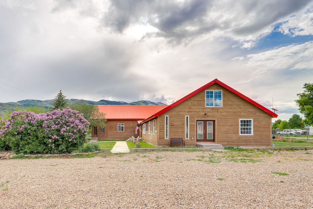 Rural Mountain-view Home Near Hiking + Off-roading