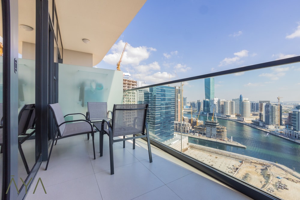 Aya - Aqua Canal/ One-Bedroom Retreat at ZADA Tower