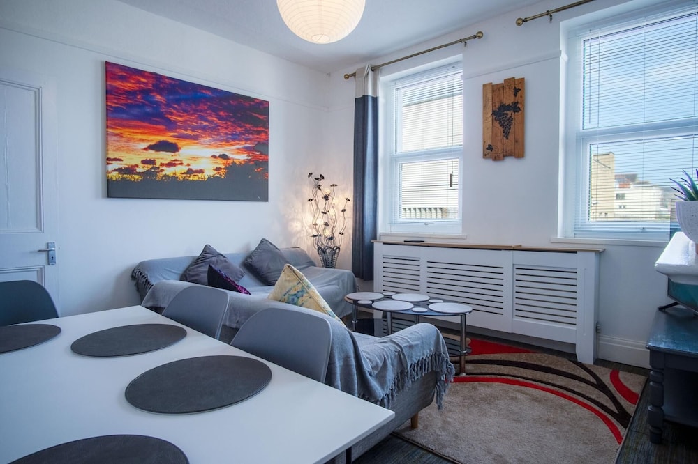 Skyfall - 2 Bedroom Apartment - Milford Haven