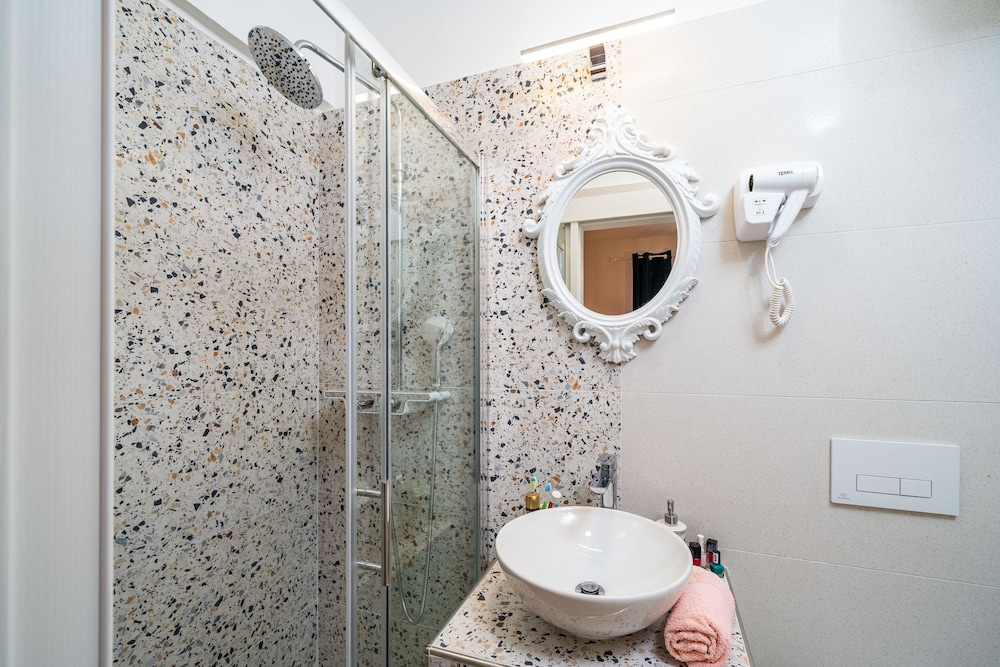 Jele Rooms