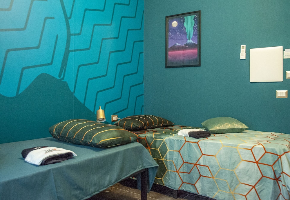 LH 51 Neapolitan Rooms