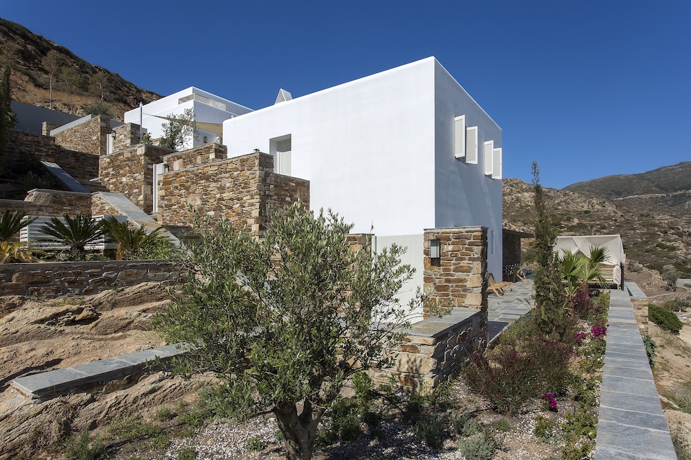 Far Out Hotel & Spa