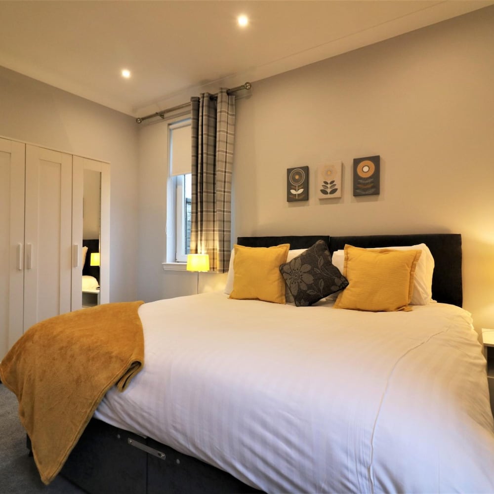Greenlees Clubhouse 3 bed - Cambuslang view 2