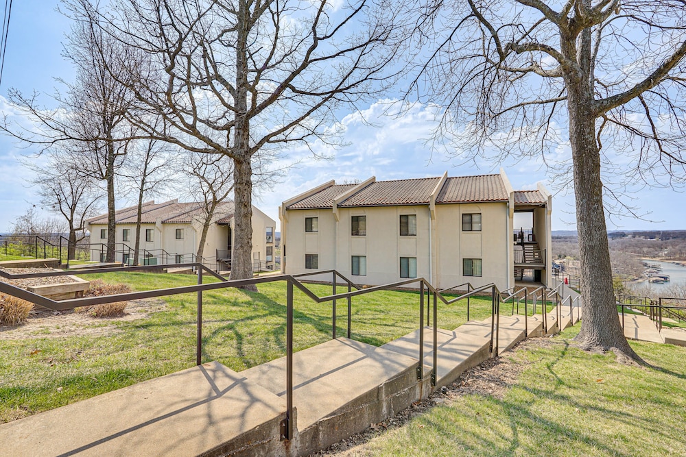 Lake Ozark Condo Rental w/ View & Pool Access! view 3