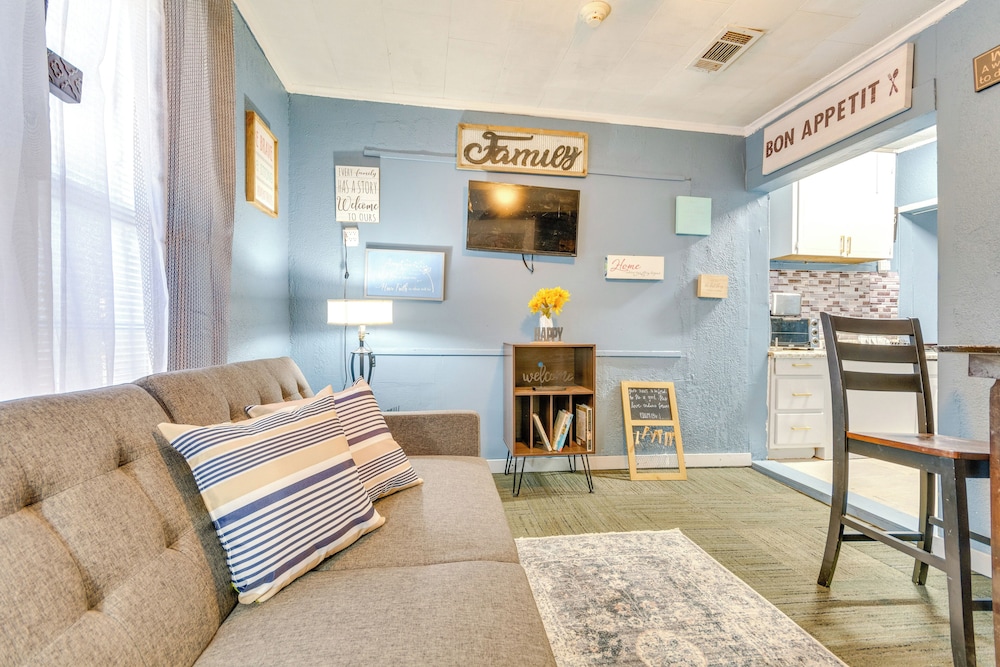 Centrally Located North Little Rock Studio w/ Yard