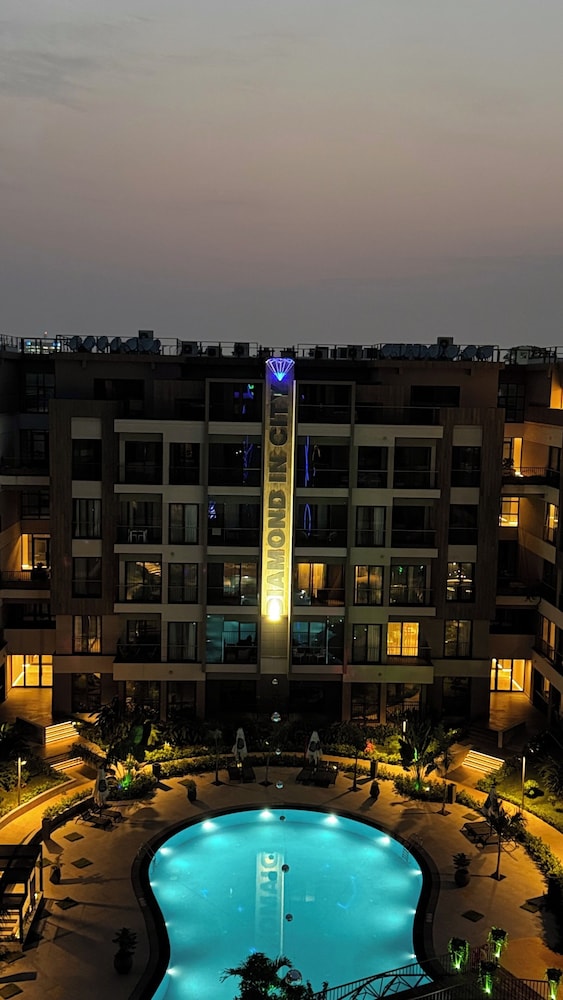 Elite Luxury Suites at Diamond in City