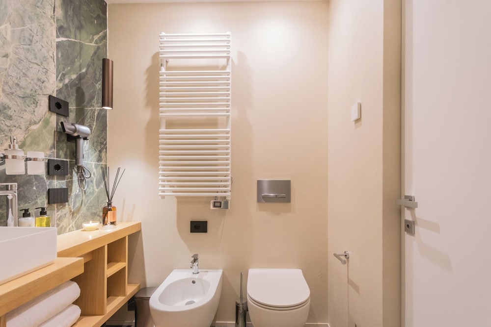Pureview Luxury Suites, with breakfast & pool by Rent all Como