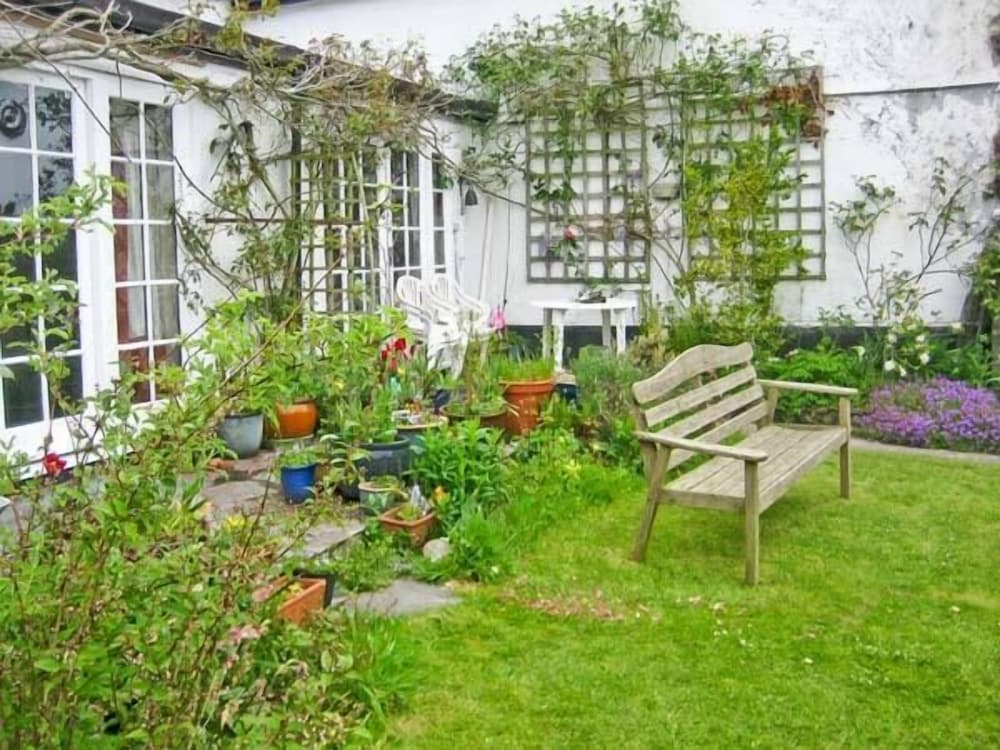 Coles Cottage view 4