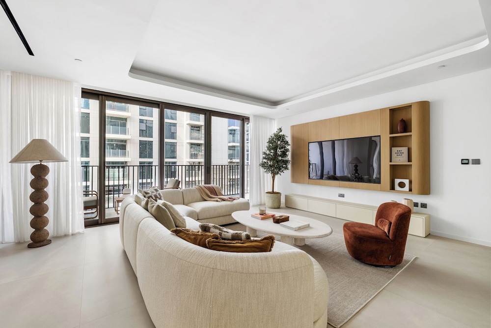 Upscale 3BR Maid Near Dubai Mall