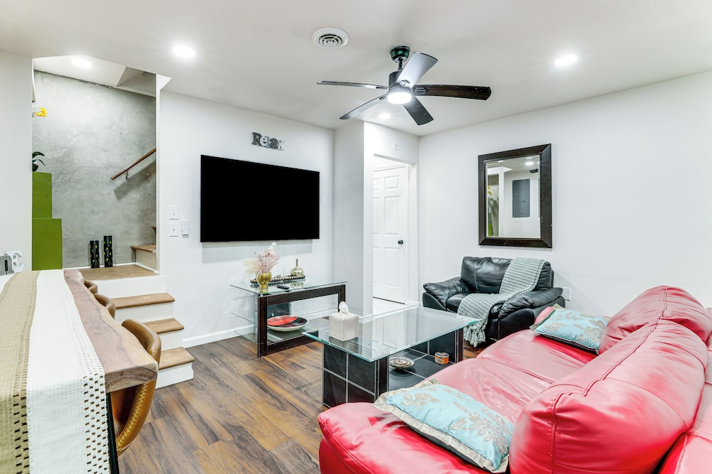 11 Mi to Marietta Square: Modern Apt w/ Yard!