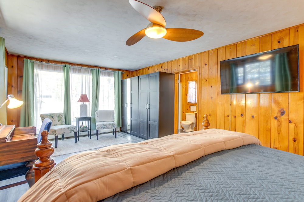 Charming Idaho Springs Retreat on Chicago Creek!