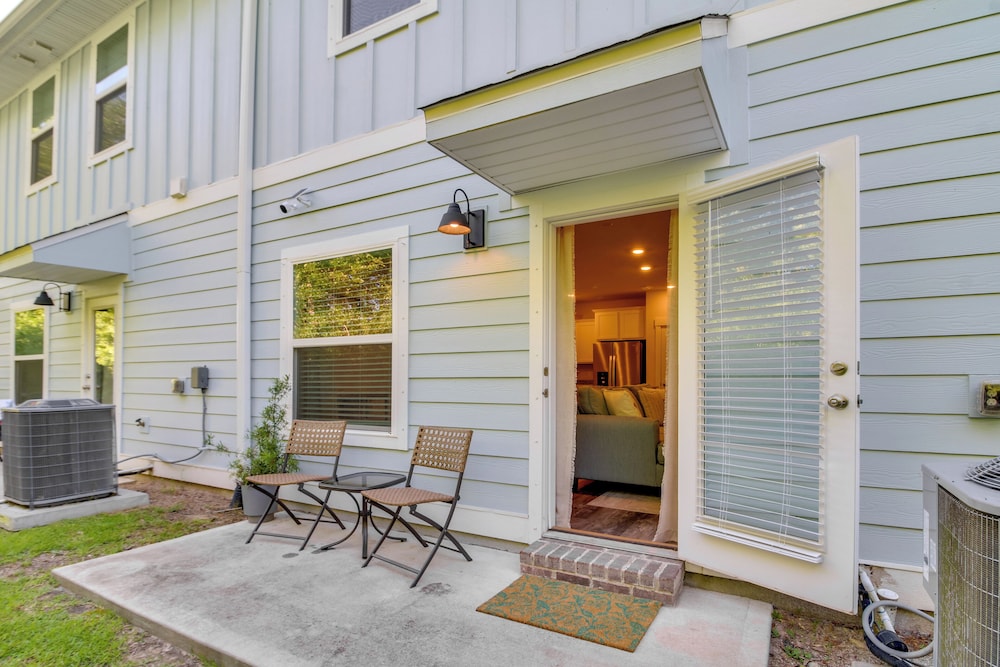 Pensacola Retreat w/ Pool Access, 20 Mi to Beach