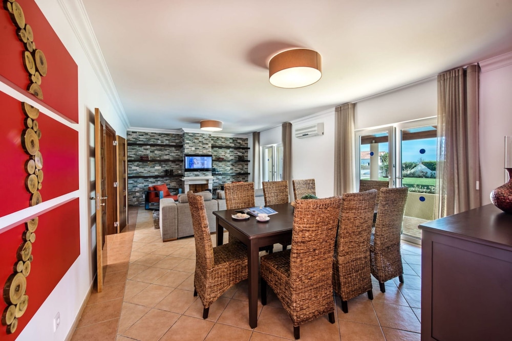 Amapola in Quelfes With 4 Bedrooms and 4 Bathrooms