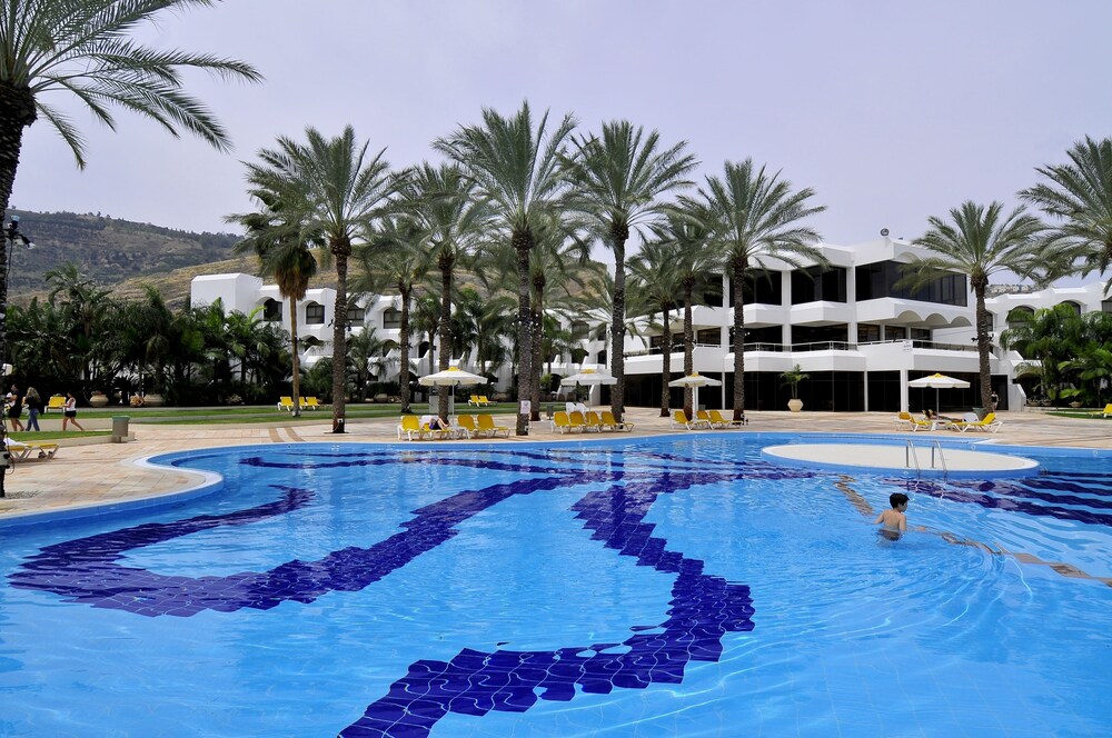 Gai Beach Resort Spa Hotel