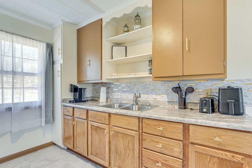 Walk to Iowa State University: Pet-friendly Apt!