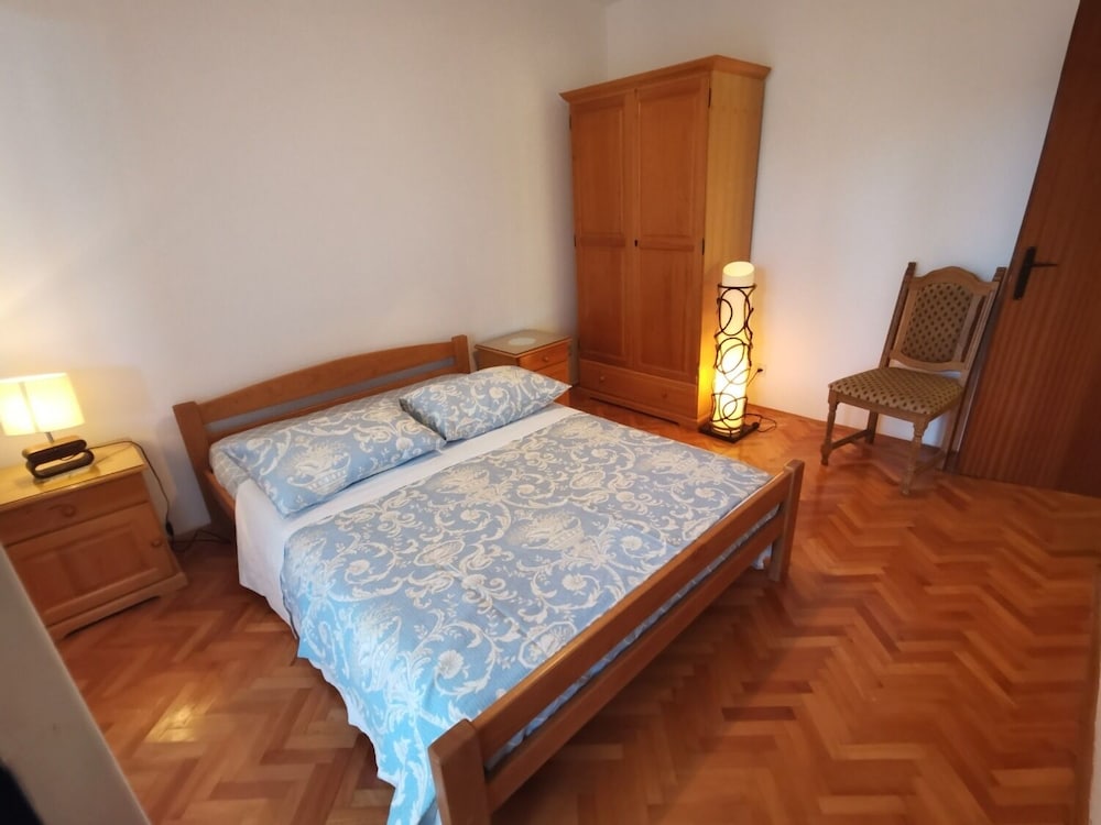 Srđan - 10 m From the Beach - A1 view 3