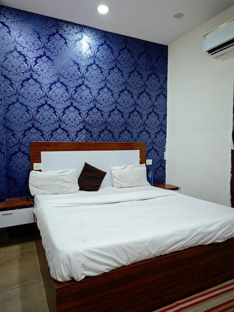 HOTEL SAI SHARNAM