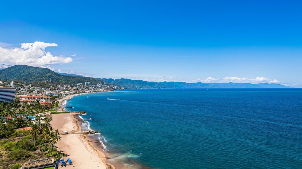 4BR Luxury Penthouse with Ocean Views