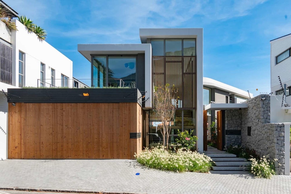 Grand Camps Bay 5bed w Views Pool Gym Villa Serena