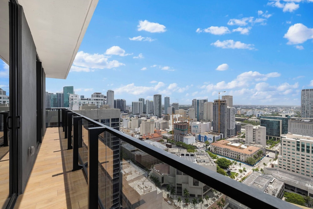 Luxury Spacious Condo at Downtown Miami