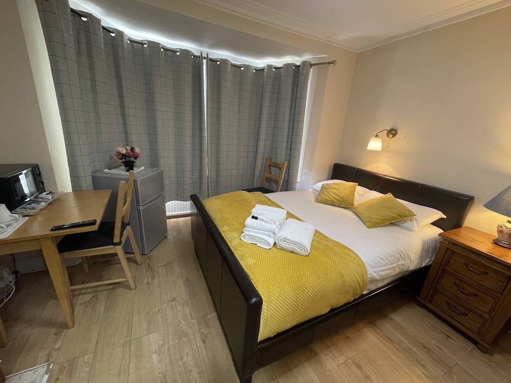 Oxford Vacations - Hollybush Guest House - Property Image 37