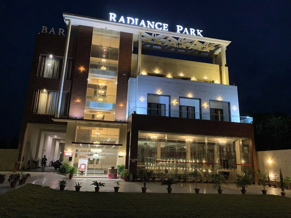 HOTEL RADIANCE PARK RAMPUR