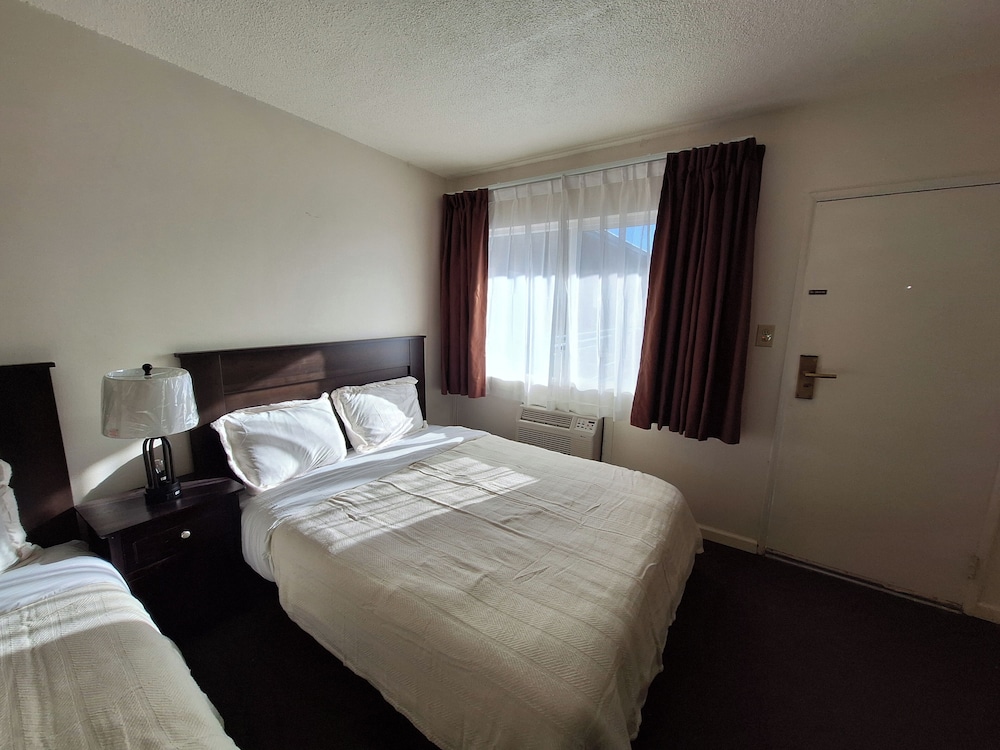 Leisure Lodge Motel