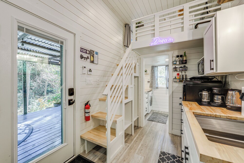 Blue Ridge Mountain Tiny Home: Escape to Nature!
