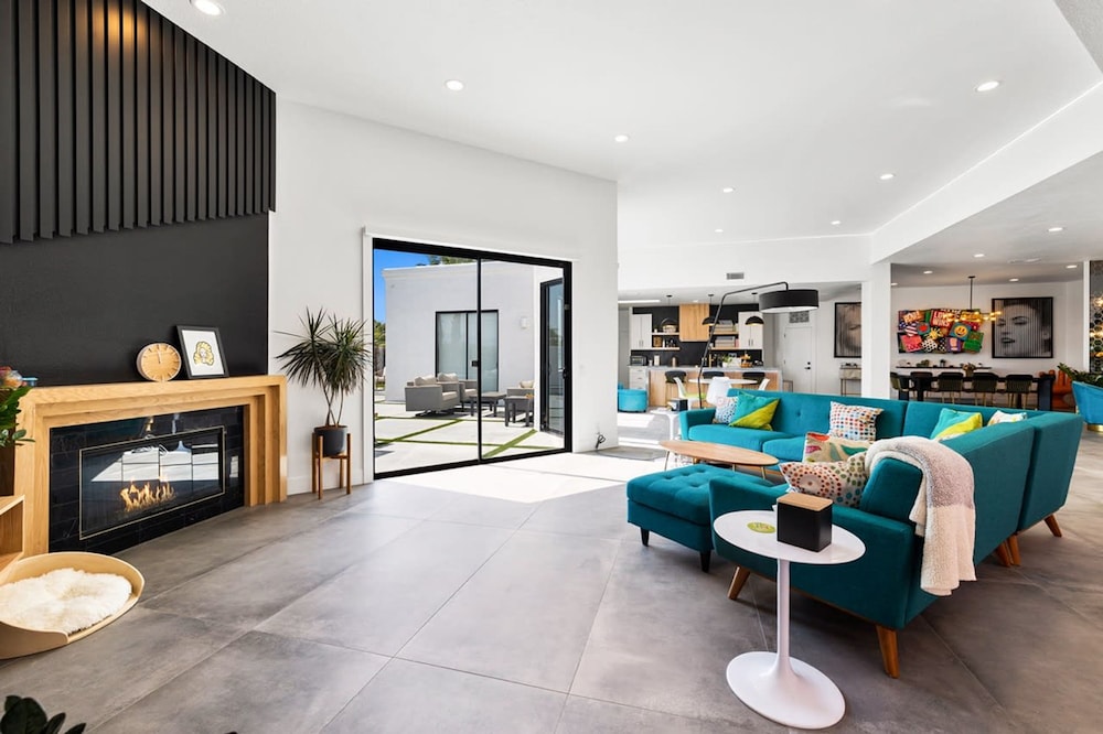The Lighthouse- Monthly 4 bd 4 bth Pool Spa