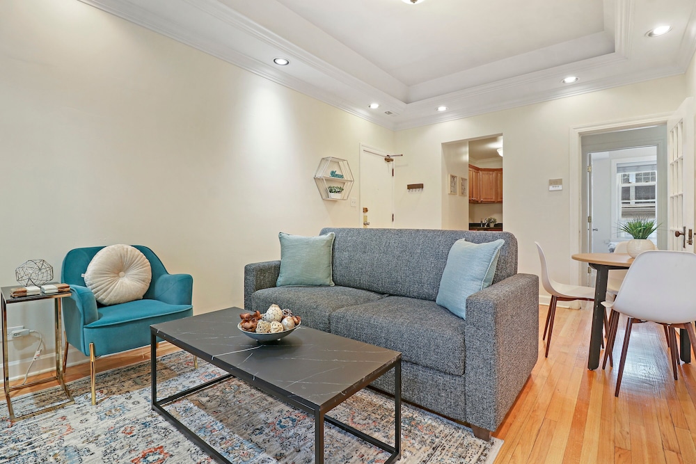 Chic 2BR Near Irving Park - Cullom D3