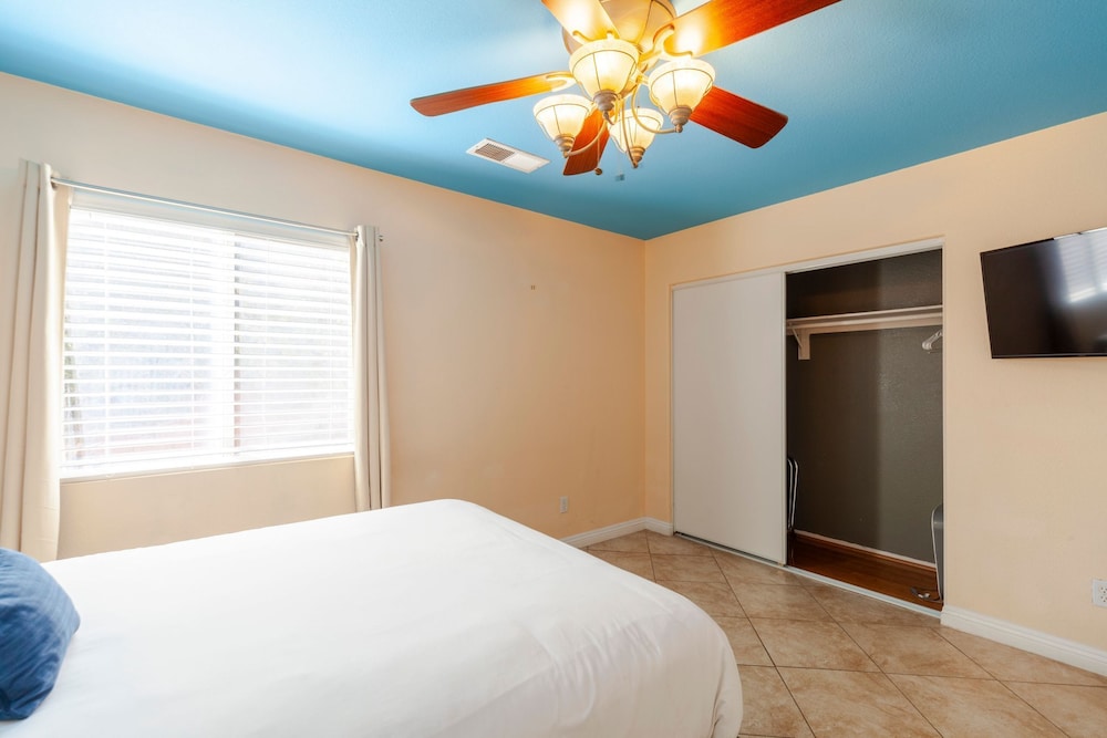 4BR-Retro Game Room-Theater-Pool & Spa