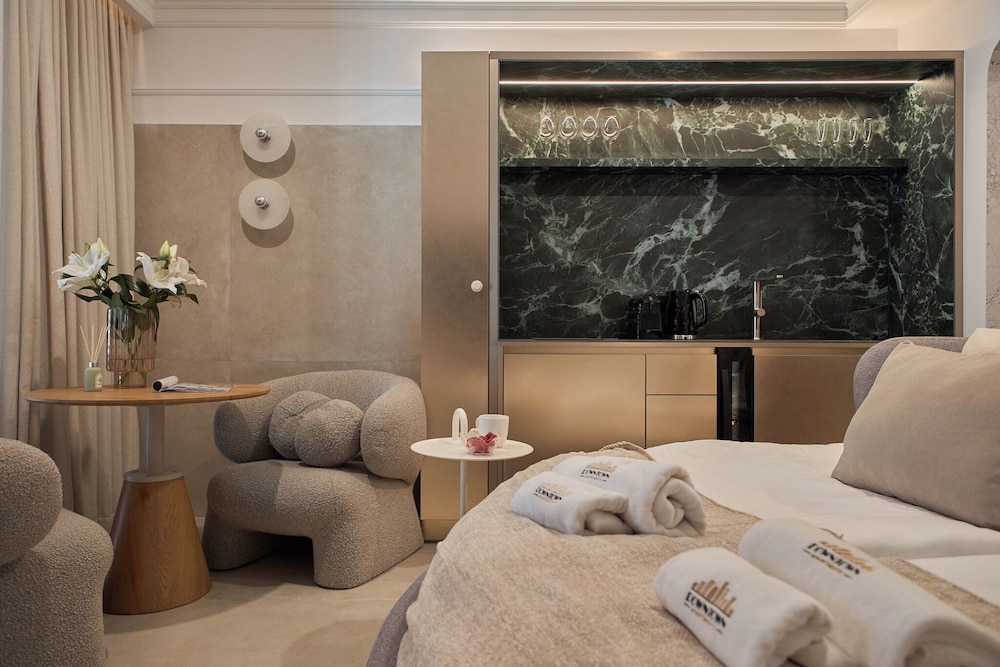Granaria Jacuzzi Premium Suites by Downtown Apartments