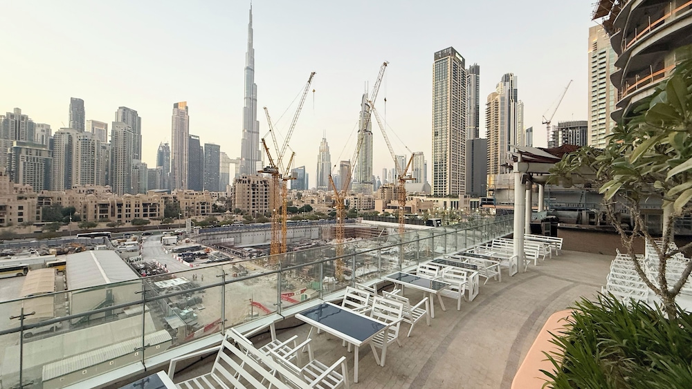 DAMAC Suites by Hostiva – Burj & Fountain
