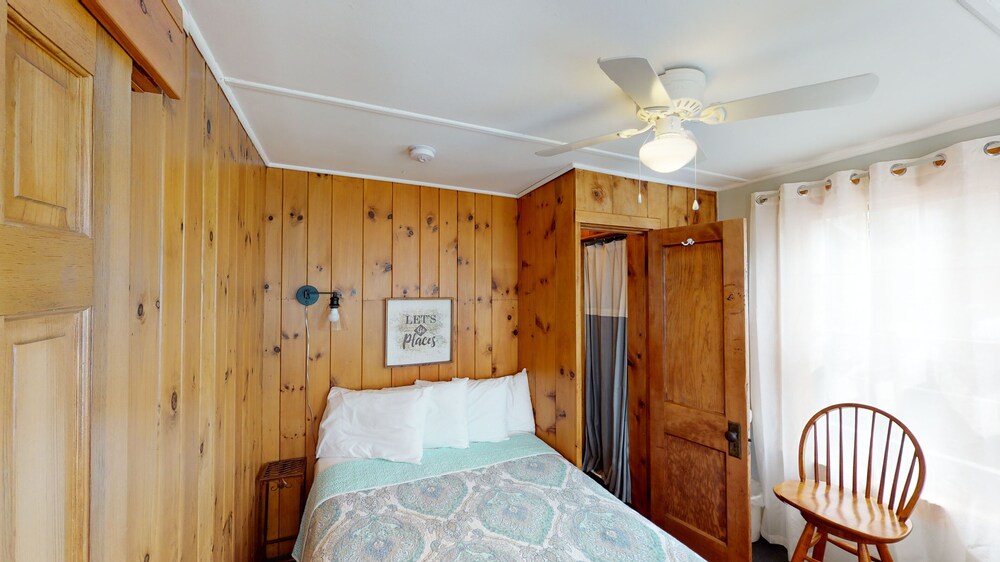 Lakeview House & Cottages