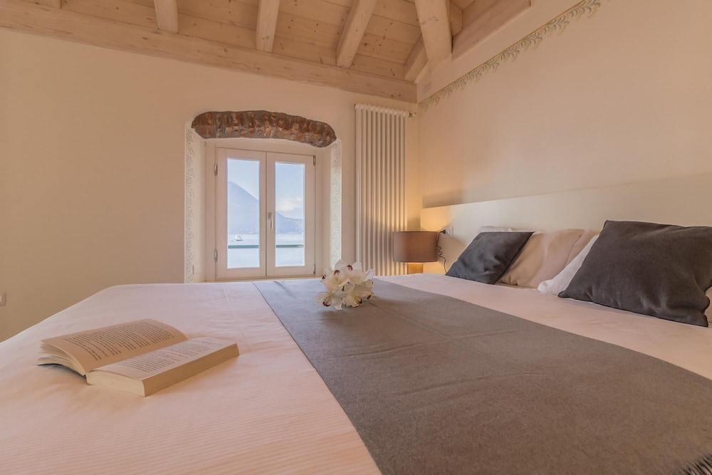 Elizabeth House Varenna view 4
