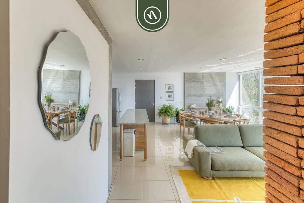 3 BR Condo - Panoramic Views - 5 Min to Downtown