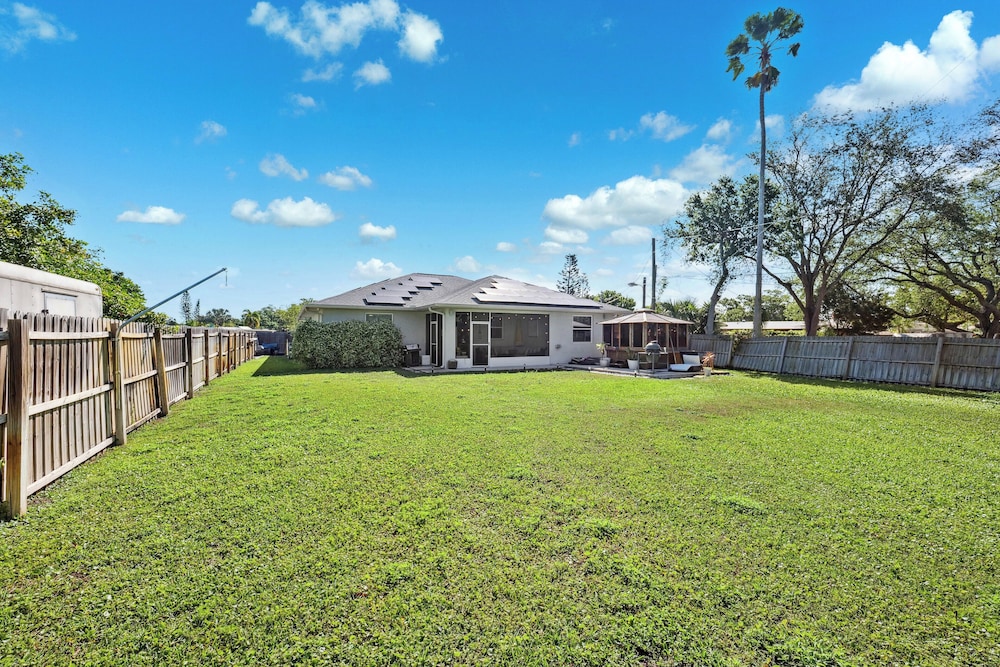 Sleek Home w/ Hot Tub, Koi Pond & Yard in Seminole