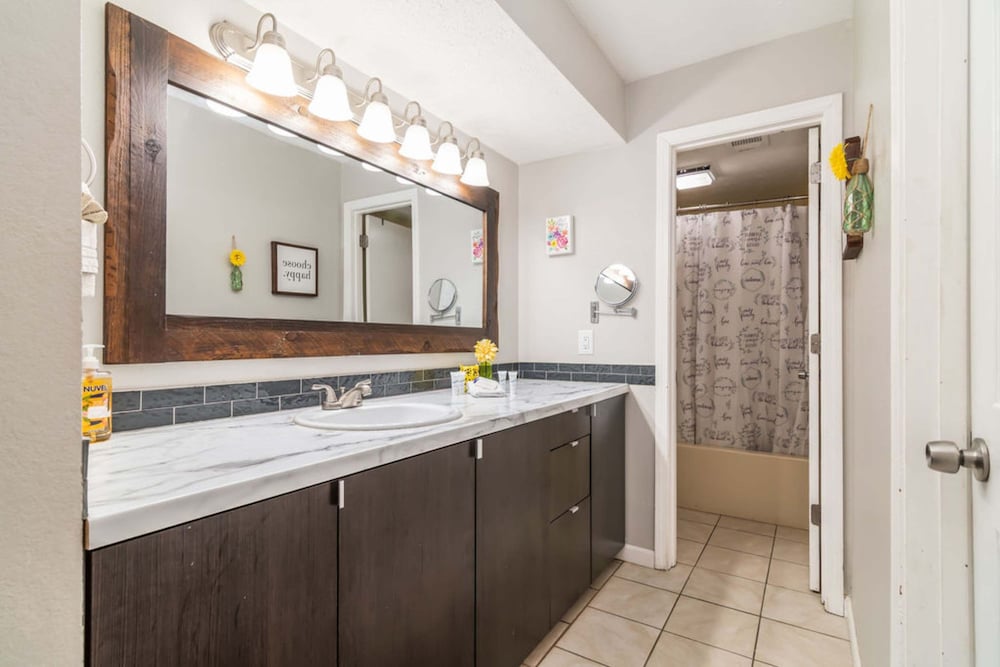 The Cozy Hideaway Stay for 6