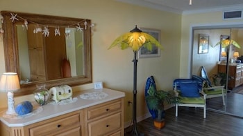 Palm Cay 9 1 Bedroom Condo by RedAwning