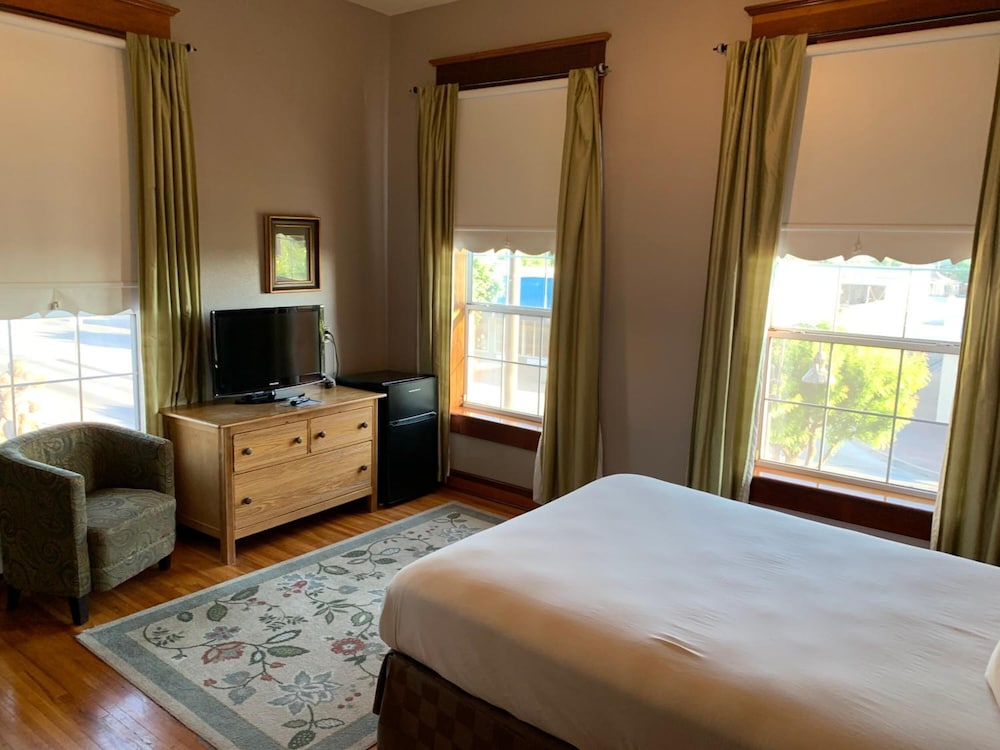 Heritage Inn