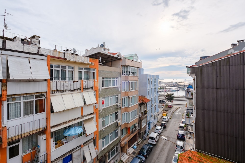Studio With a Sea View Balcony in Bakirkoy