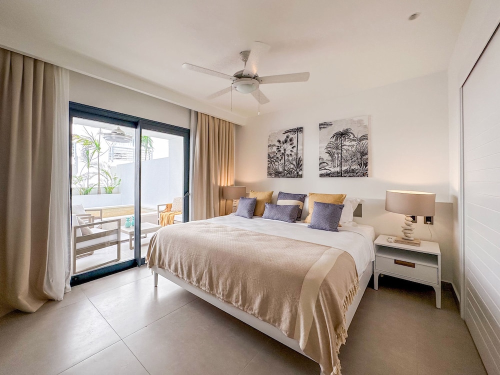 Luxury 3 Bedroom Apartment at the Beach
