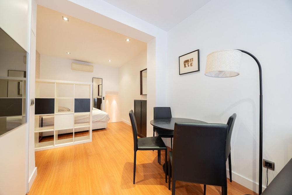 Prado in Madrid With 1 Bedrooms and 1 Bathrooms