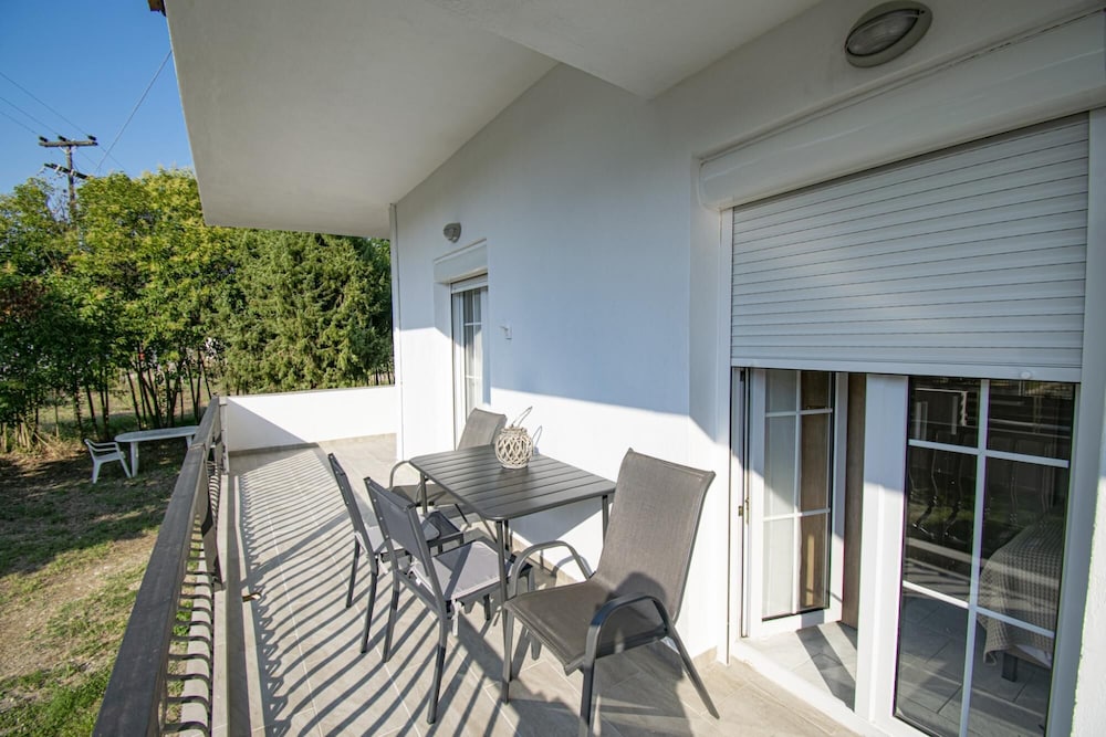 Forest View Apartment 2 by Travel Pro Services view 3