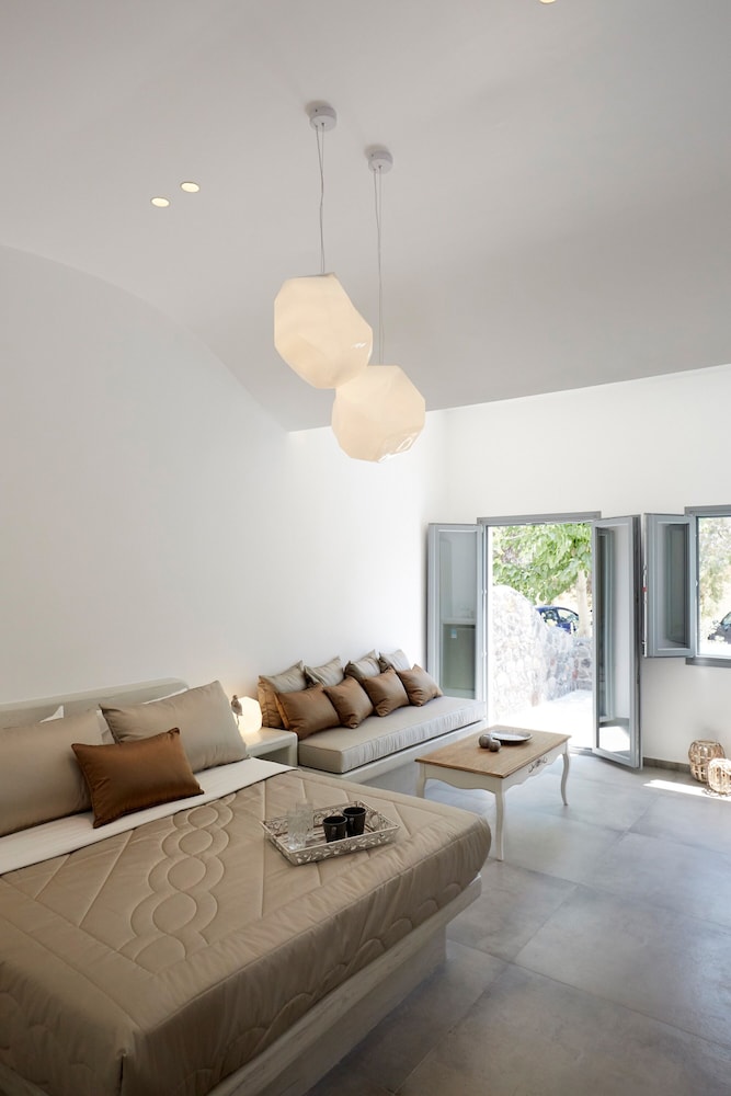 Amara Suites Santorini