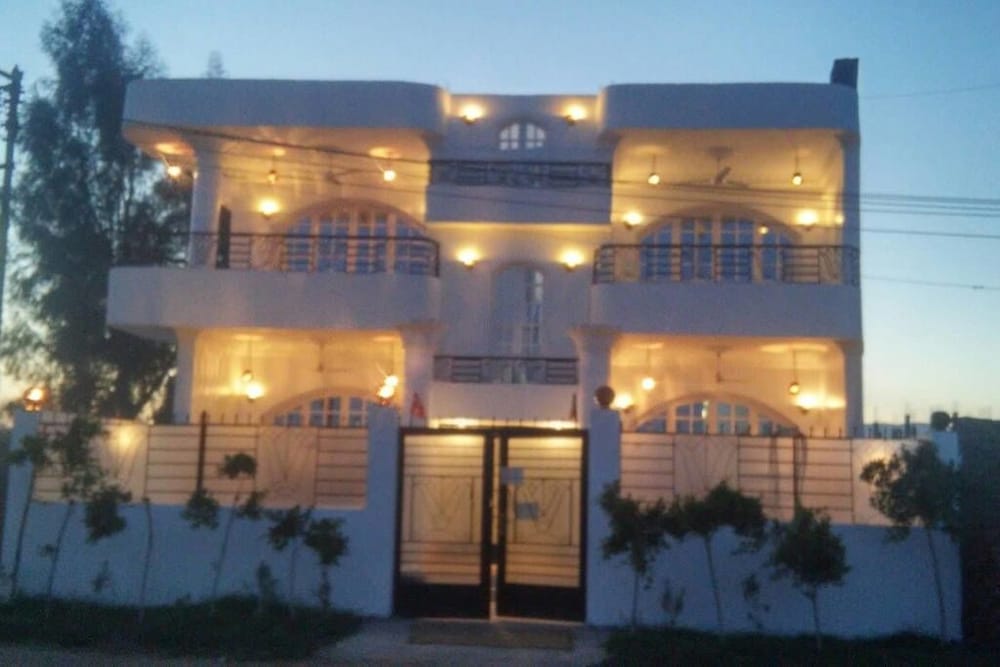 Lotus Lis House