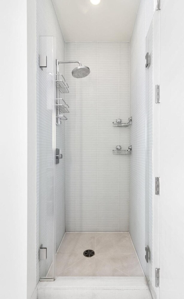 4 Bedroom Luxury Apartment - Grand Opening Promotion - 2
