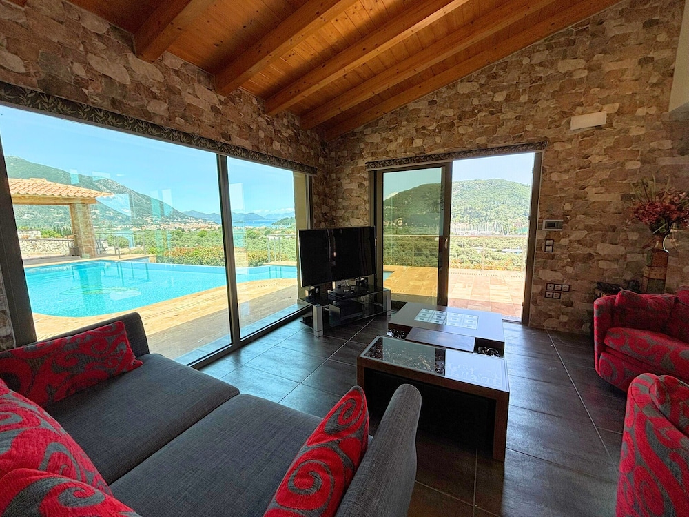 Smaragdine Blue Villa