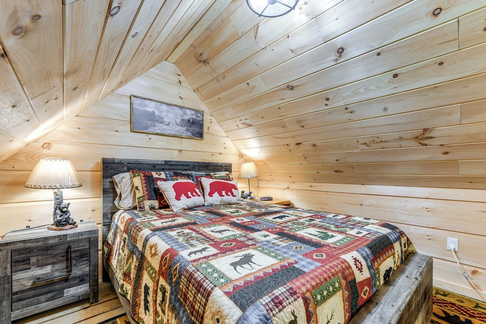 On-site Creek Access: Pet-friendly Cosby Cabin!