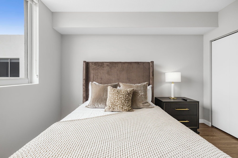 Stylish City-View Condo Pool Access